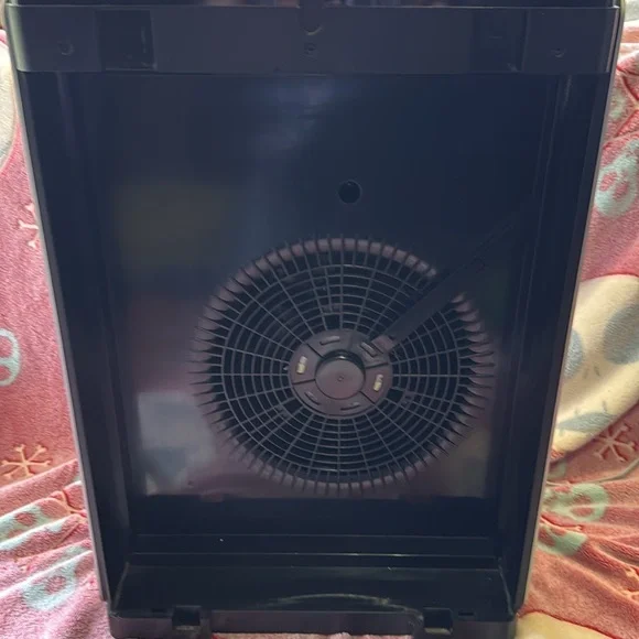 Levoit Air Purifier in White - Picture 5 of 7